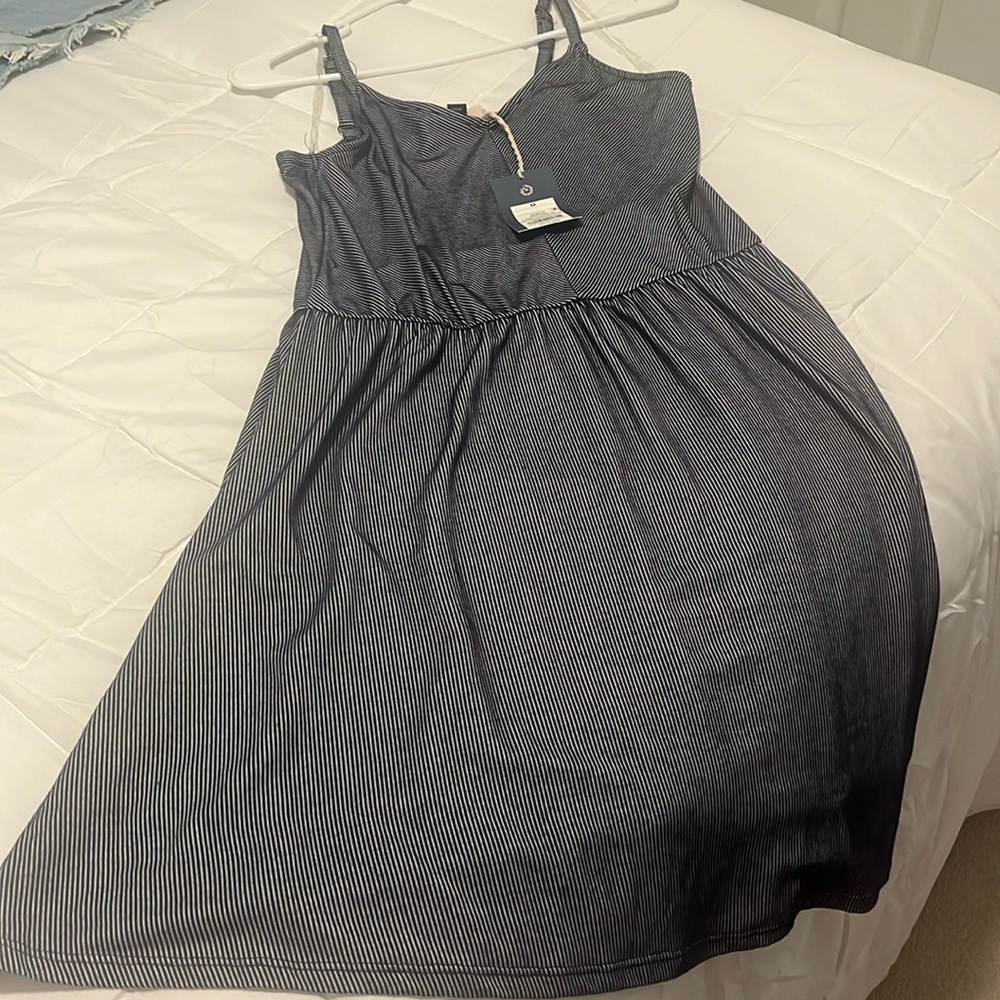 NWT Women’s Universal Thread Size Medium Índigo and White Striped Dress